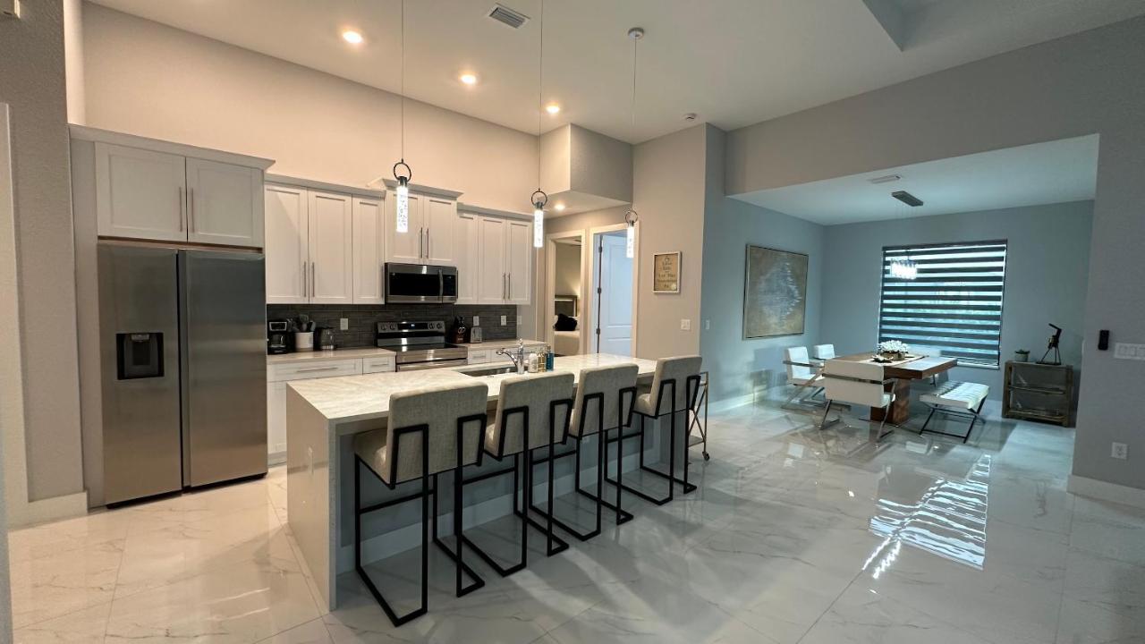 Holiday home 4br Gem: Pool, Pets & Family - Cape Coral, Florida
